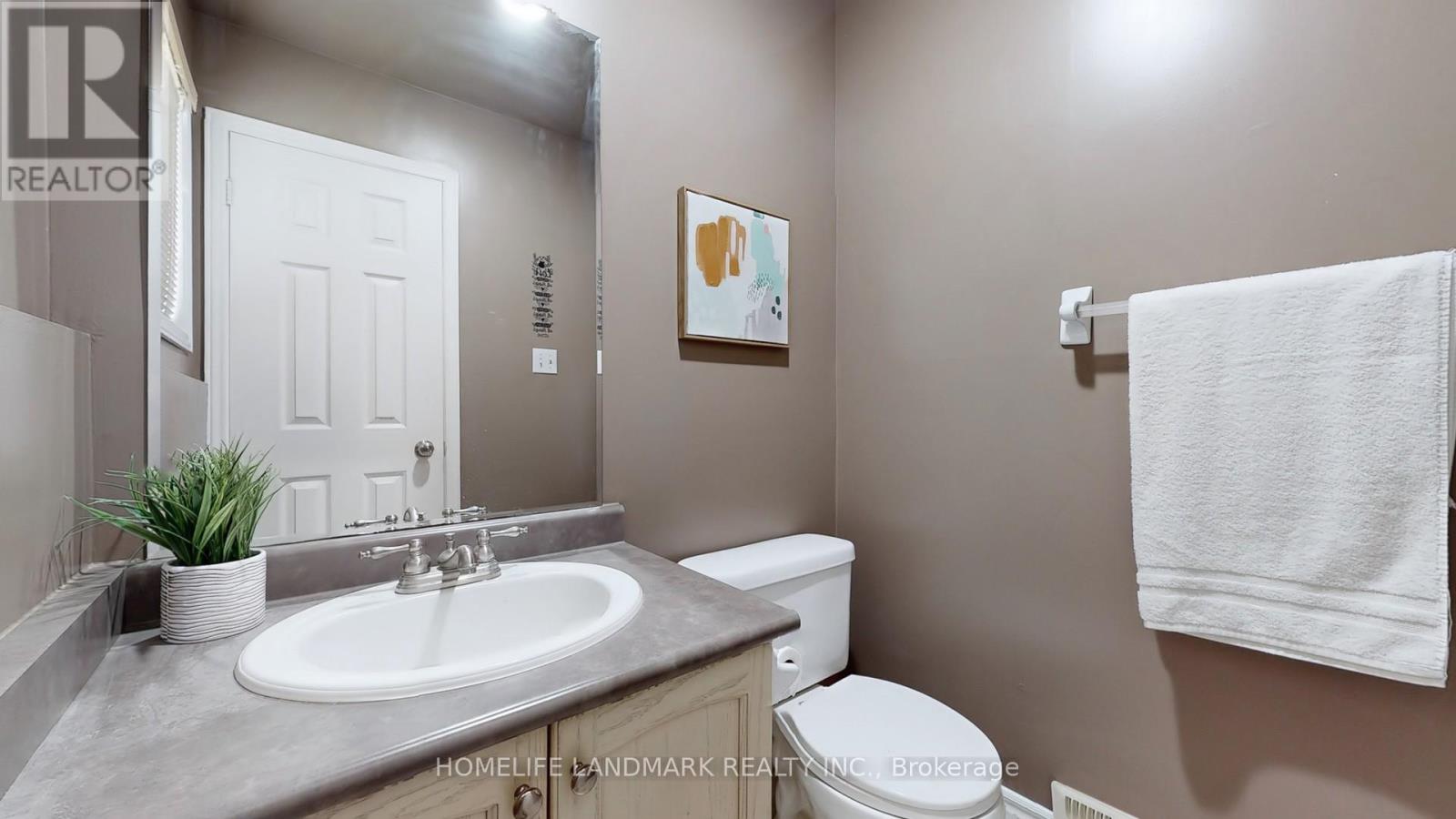 335 Marble Place, Newmarket, Ontario  L3X 2R7 - Photo 9 - N12177598