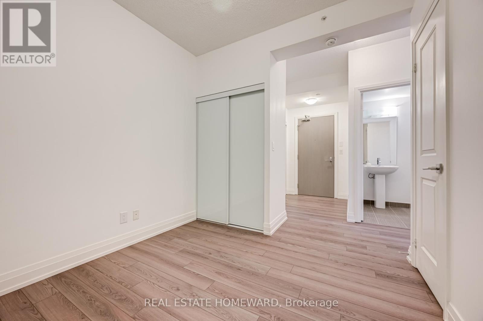 402 - 7165 Yonge Street, Markham, Ontario  L3T 0C9 - Photo 5 - N12177612