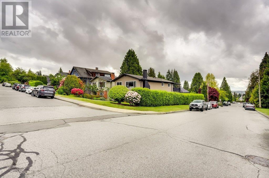 205 E 28th Street, North Vancouver, British Columbia  V7N 1C1 - Photo 2 - R3008057