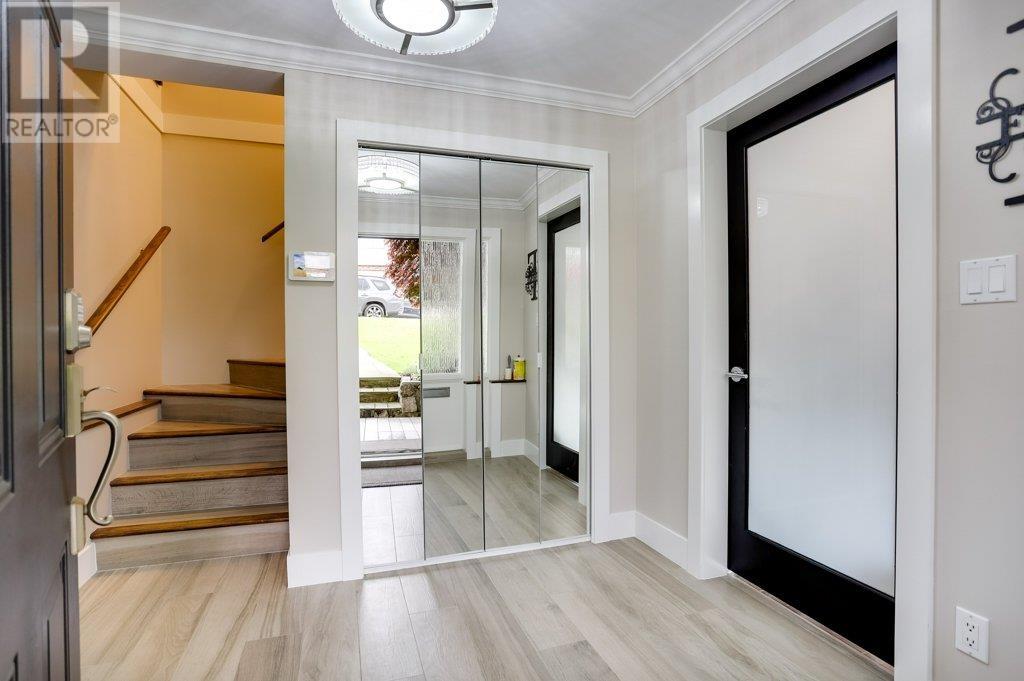 205 E 28th Street, North Vancouver, British Columbia  V7N 1C1 - Photo 3 - R3008057