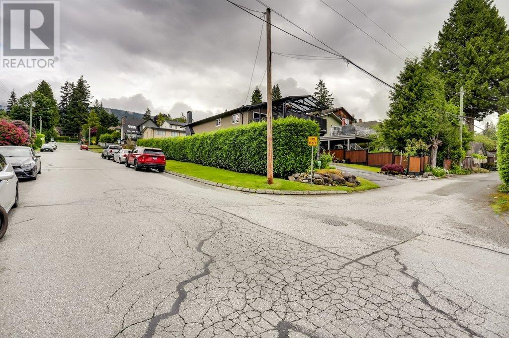 205 E 28th Street, North Vancouver, British Columbia  V7N 1C1 - Photo 32 - R3008057