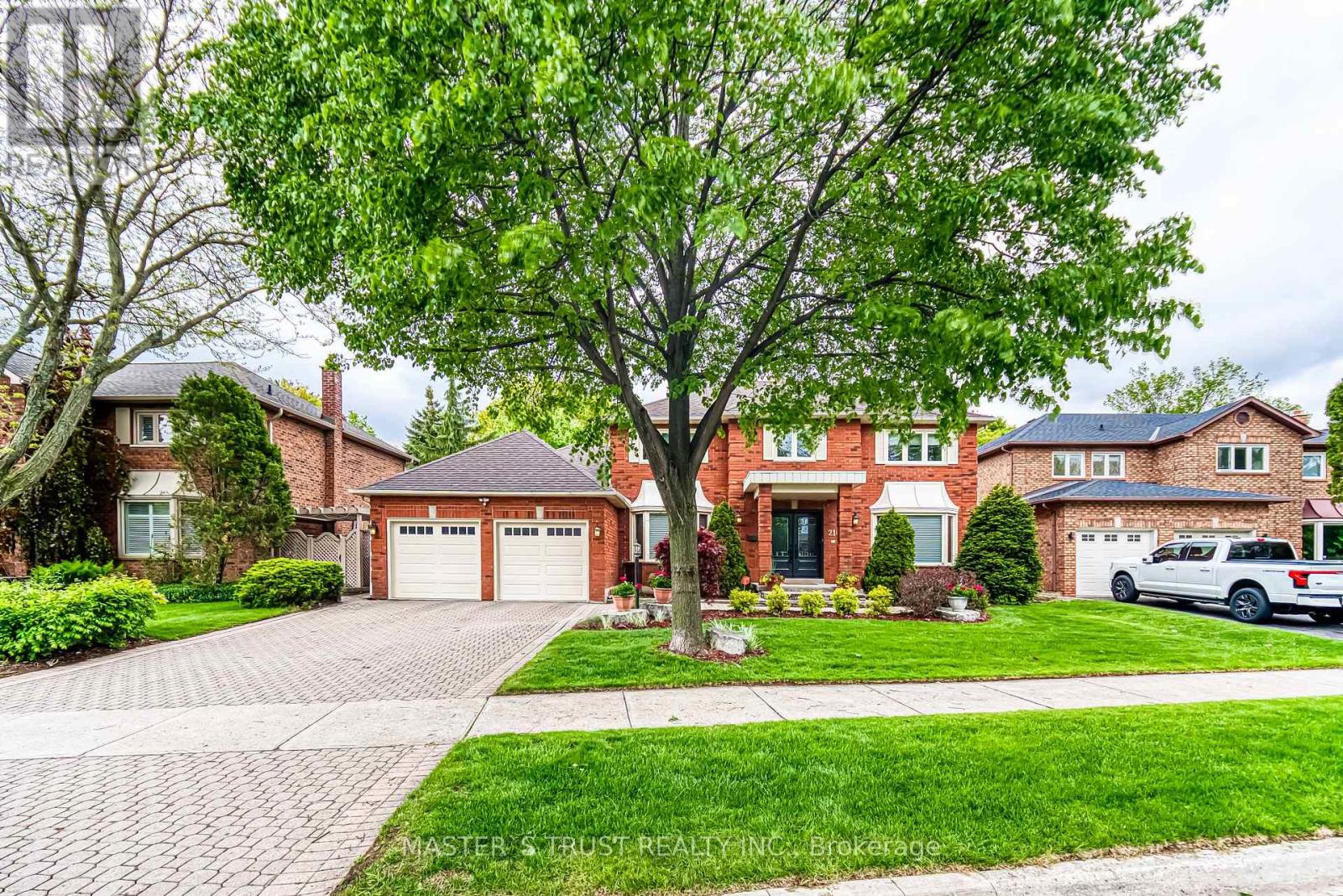 2108 Grenville Drive, Oakville, Ontario  L6H 3Y6 - Photo 3 - W12177587