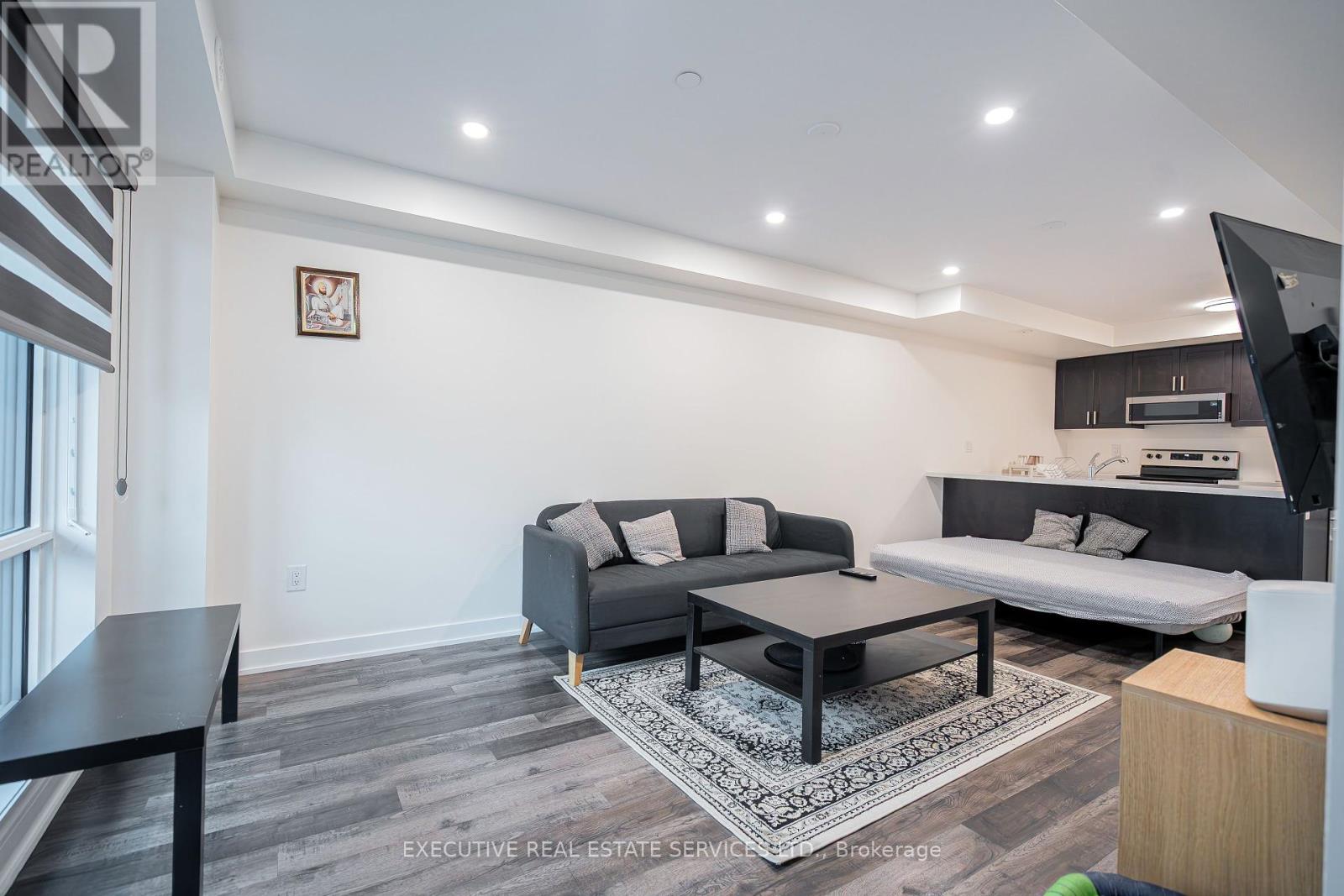 10 - 195 Veterans Drive, Brampton, Ontario  L7A 5L2 - Photo 6 - W12177594