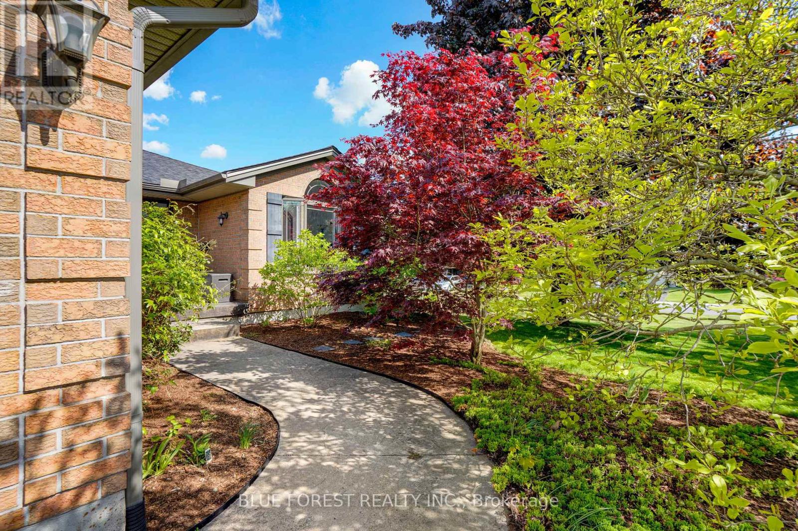 22 VILLAGE GATE CRESCENT, Thames Centre, Ontario
