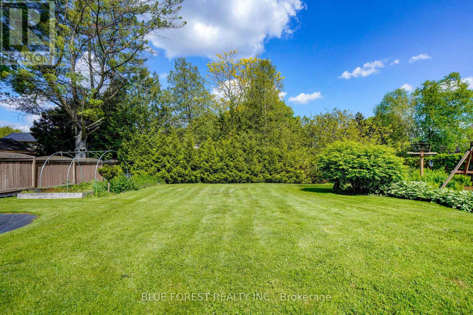 22 Village Gate Crescent, Thames Centre, Ontario  N0L 1G3 - Photo 40 - X12177642