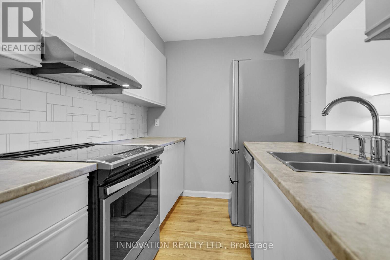 302 - 216 Viewmount Drive, Ottawa, Ontario  K2E 7X4 - Photo 5 - X12177641