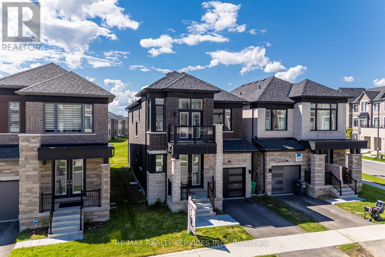 68 Camino Real Drive, Caledon, Ontario  L7C 4L9 - Photo 2 - W12177651