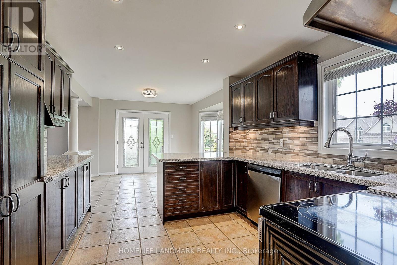 93 Pelham Drive, Hamilton, Ontario  L9K 1L4 - Photo 16 - X12177640