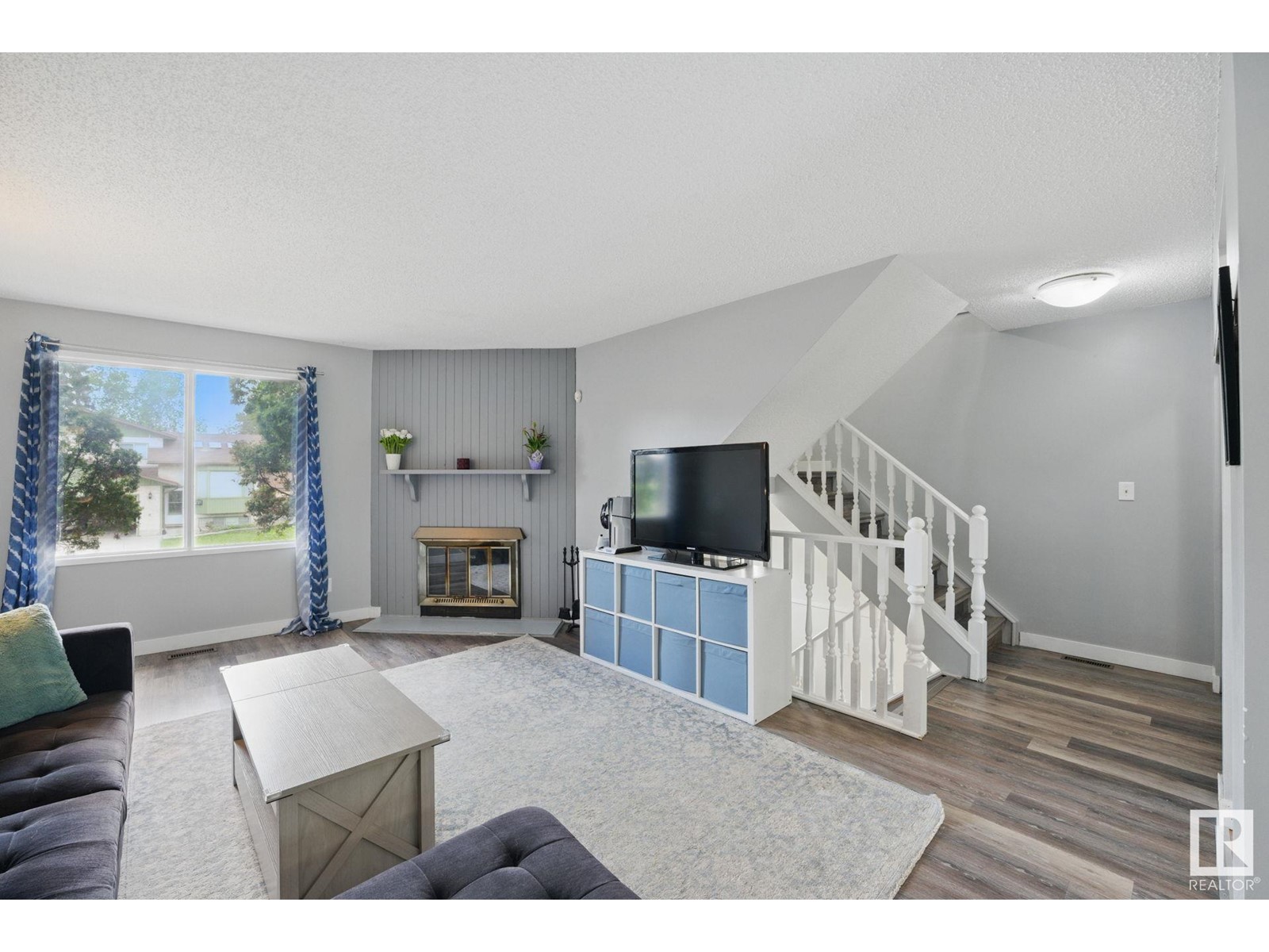 10404a 28a Av Nw, Edmonton, Alberta  T6J 4J6 - Photo 2 - E4438805