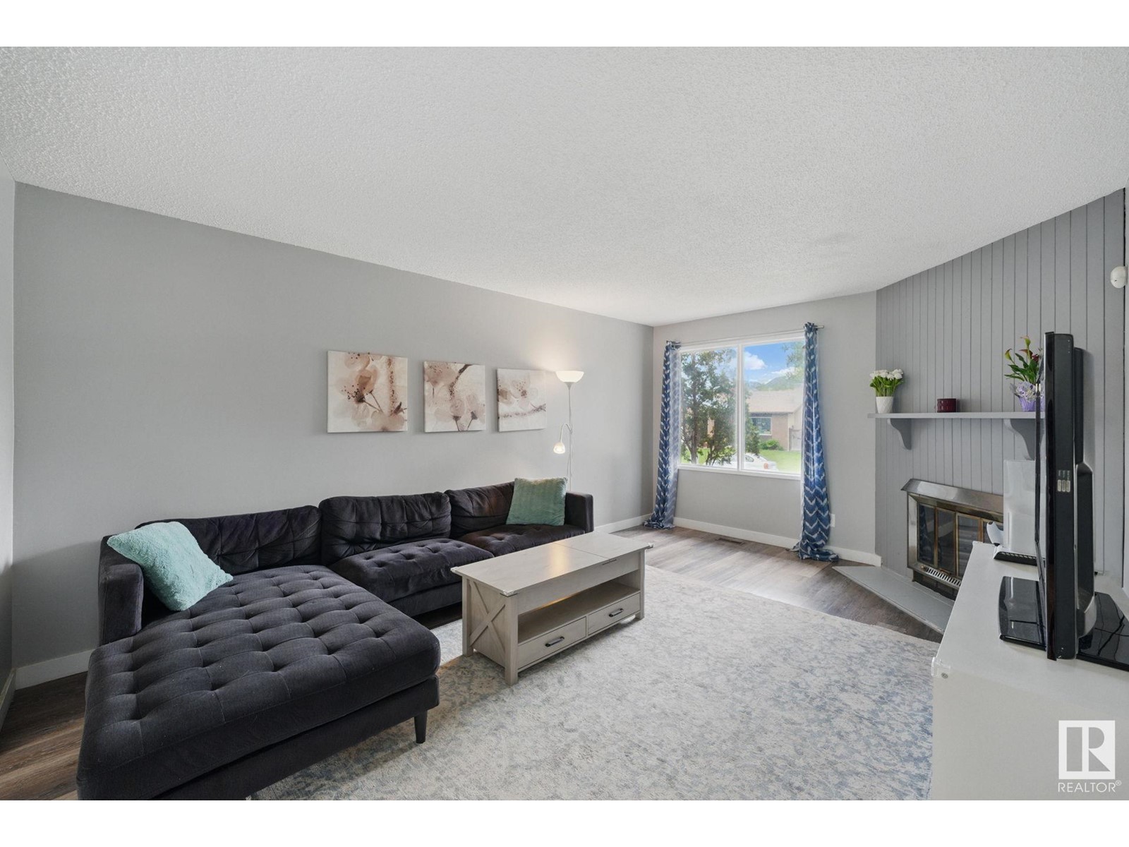 10404a 28a Av Nw, Edmonton, Alberta  T6J 4J6 - Photo 3 - E4438805