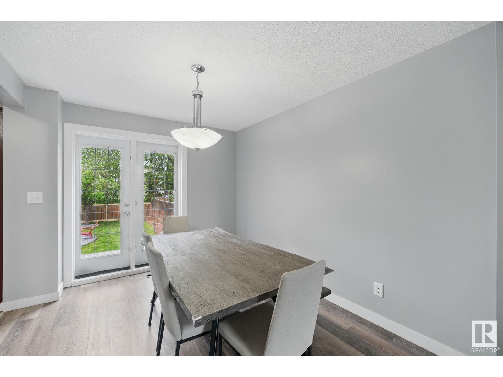 10404a 28a Av Nw, Edmonton, Alberta  T6J 4J6 - Photo 6 - E4438805