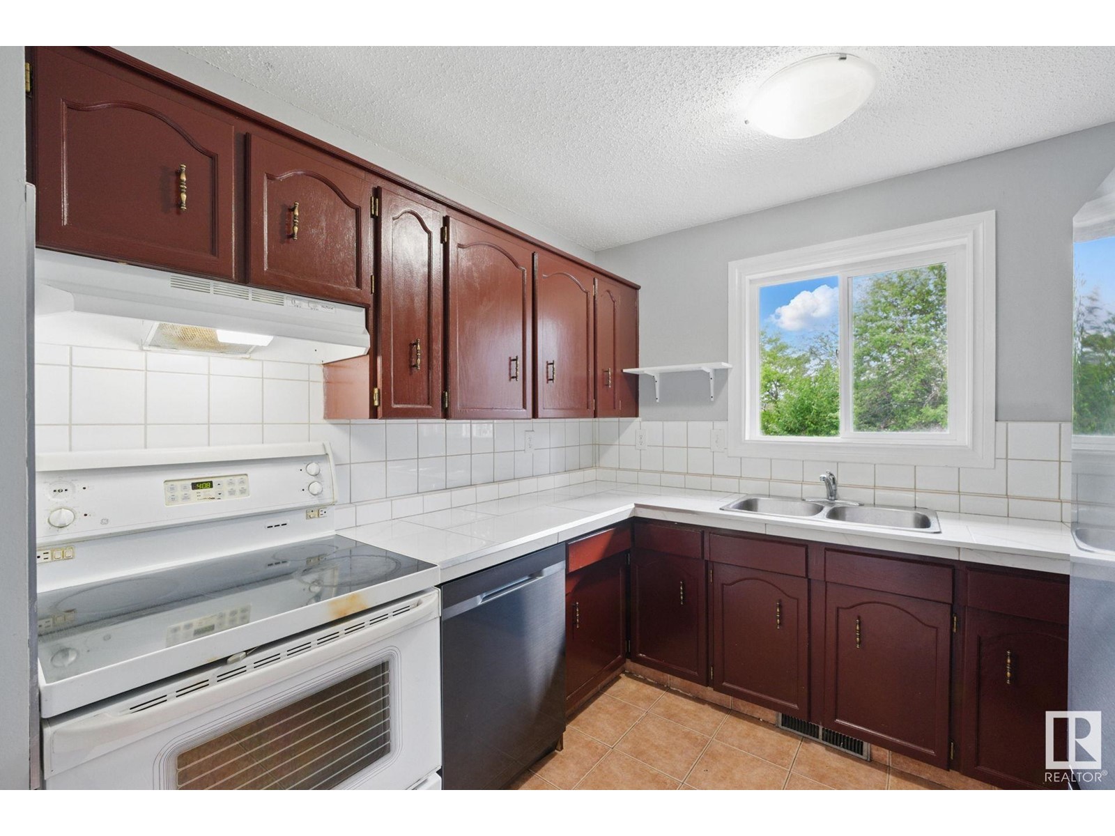 10104a 28a Av Nw, Edmonton, Alberta  T6J 4J6 - Photo 8 - E4438805