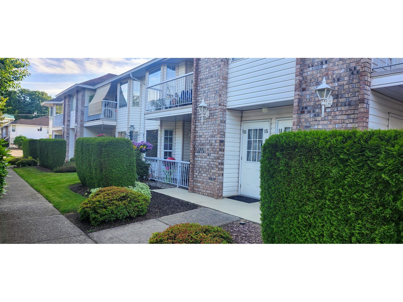 Property at 13 2919 TRAFALGAR STREET image 1
