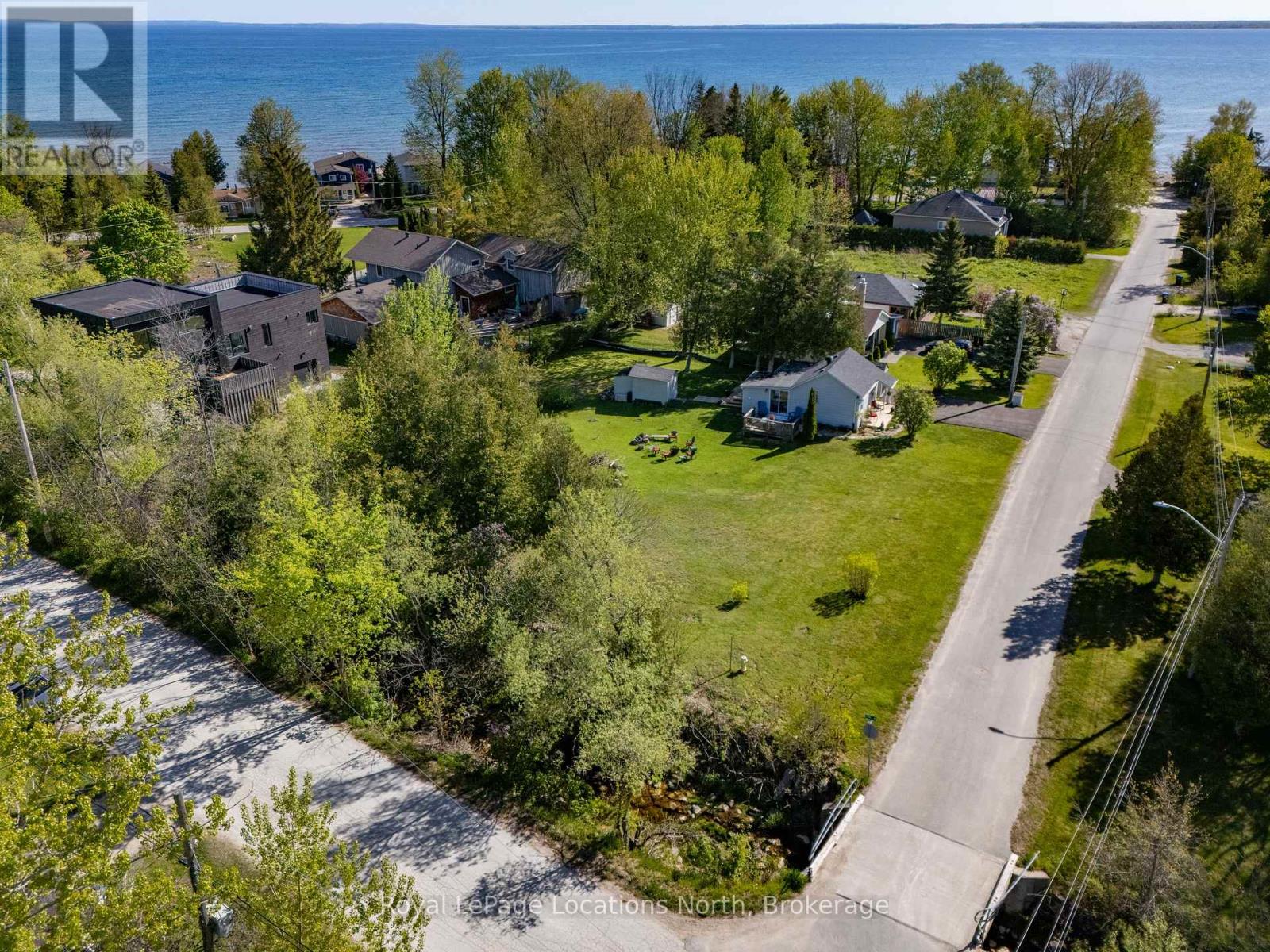 8 JAMES AVENUE, Wasaga Beach, Ontario