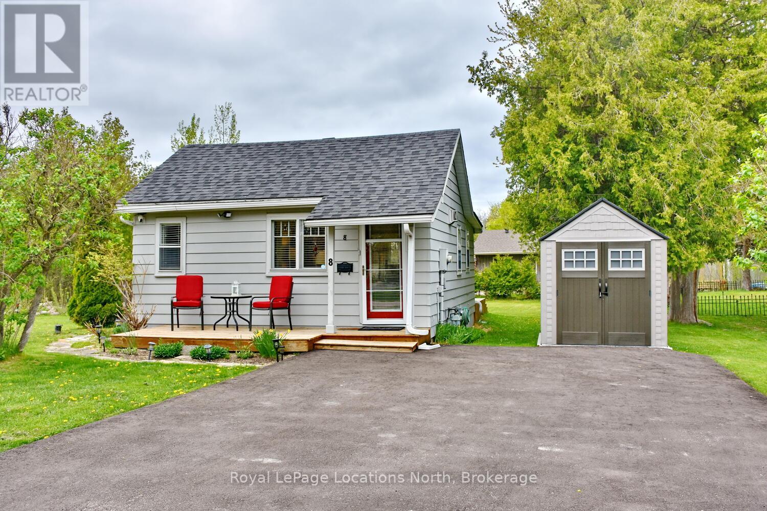 8 James Avenue, Wasaga Beach, Ontario  L9Z 2X3 - Photo 2 - S12175305
