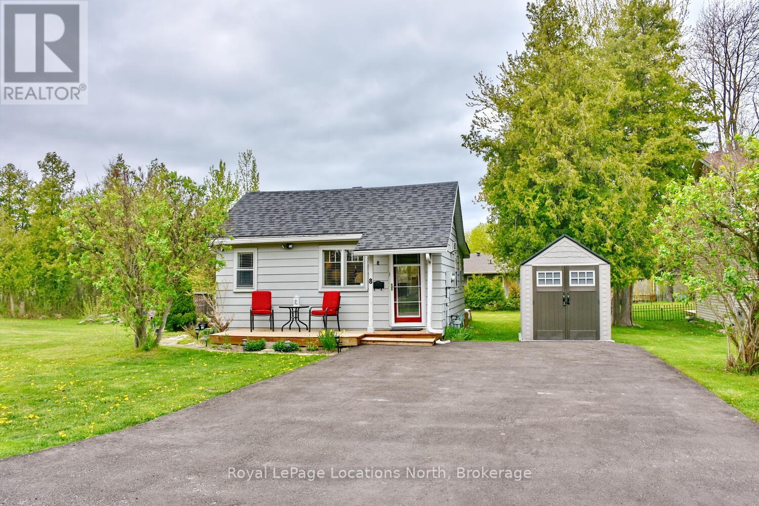 8 James Avenue, Wasaga Beach, Ontario  L9Z 2X3 - Photo 3 - S12175305