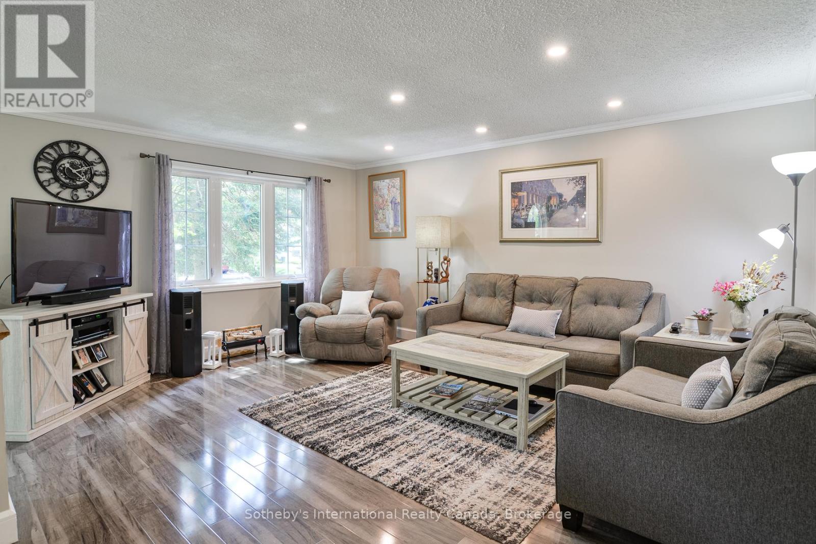 154 Pratt Crescent, Gravenhurst, Ontario  P1P 1P5 - Photo 2 - X12177659