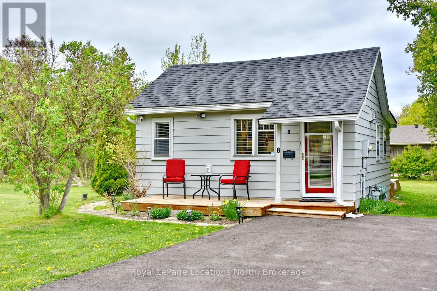8 James Avenue, Wasaga Beach, Ontario  L9Z 2X3 - Photo 4 - S12175305