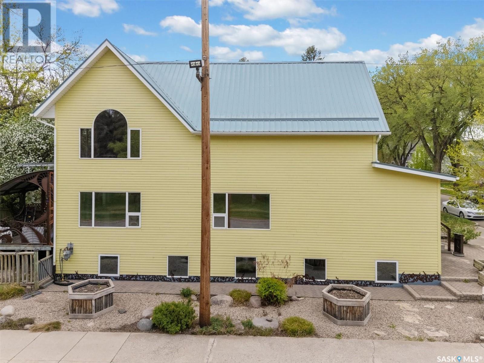 Property at 1040 Aird STREET image 2