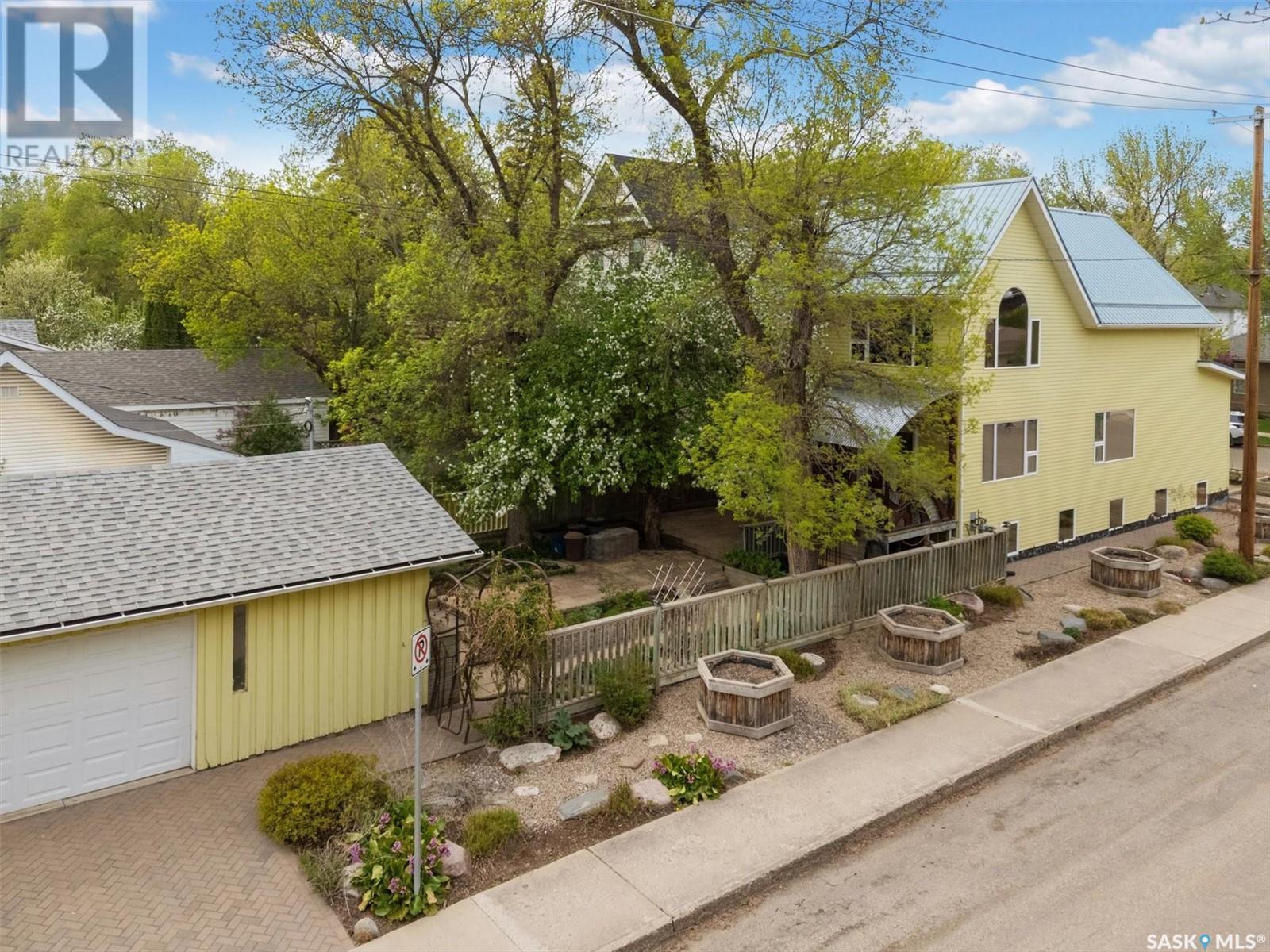 Property at 1040 Aird STREET image 3