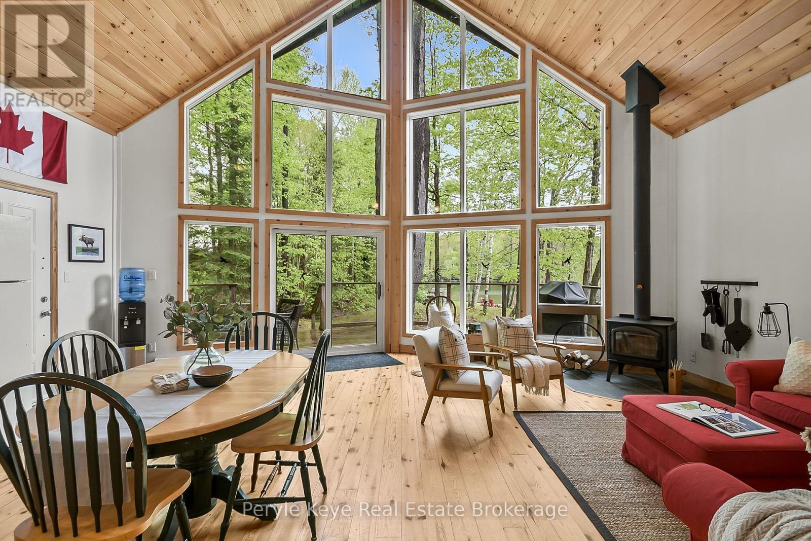 1042 S Menominee Road, Lake Of Bays, Ontario  P0B 1A0 - Photo 10 - X12177697