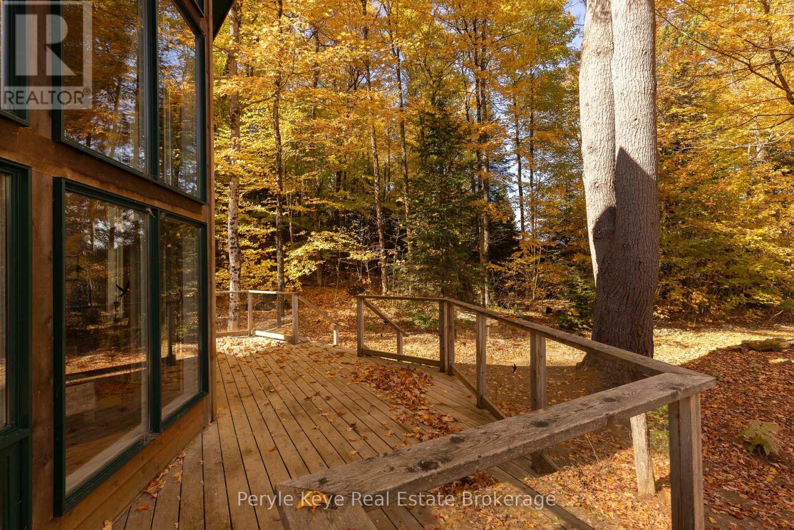 1042 S Menominee Road, Lake Of Bays, Ontario  P0B 1A0 - Photo 9 - X12177697