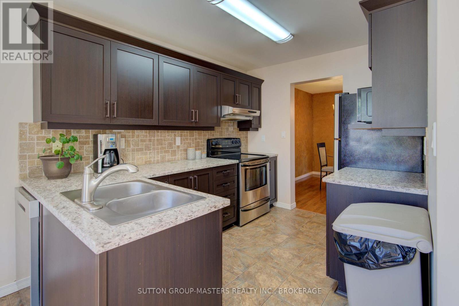 570 Barnsley Crescent, Kingston, Ontario  K7M 8X3 - Photo 4 - X12177727