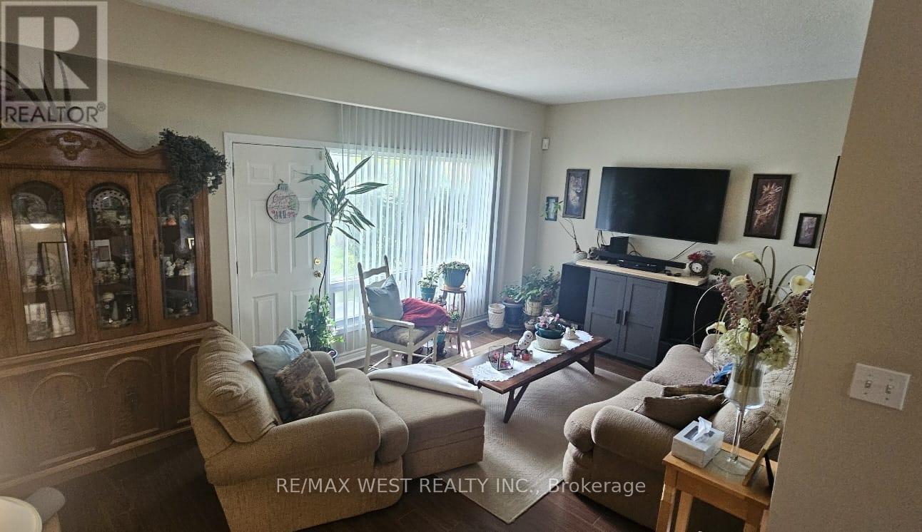 16 - 47 Lexington Avenue, Toronto, Ontario  M9V 2G4 - Photo 9 - W12175899