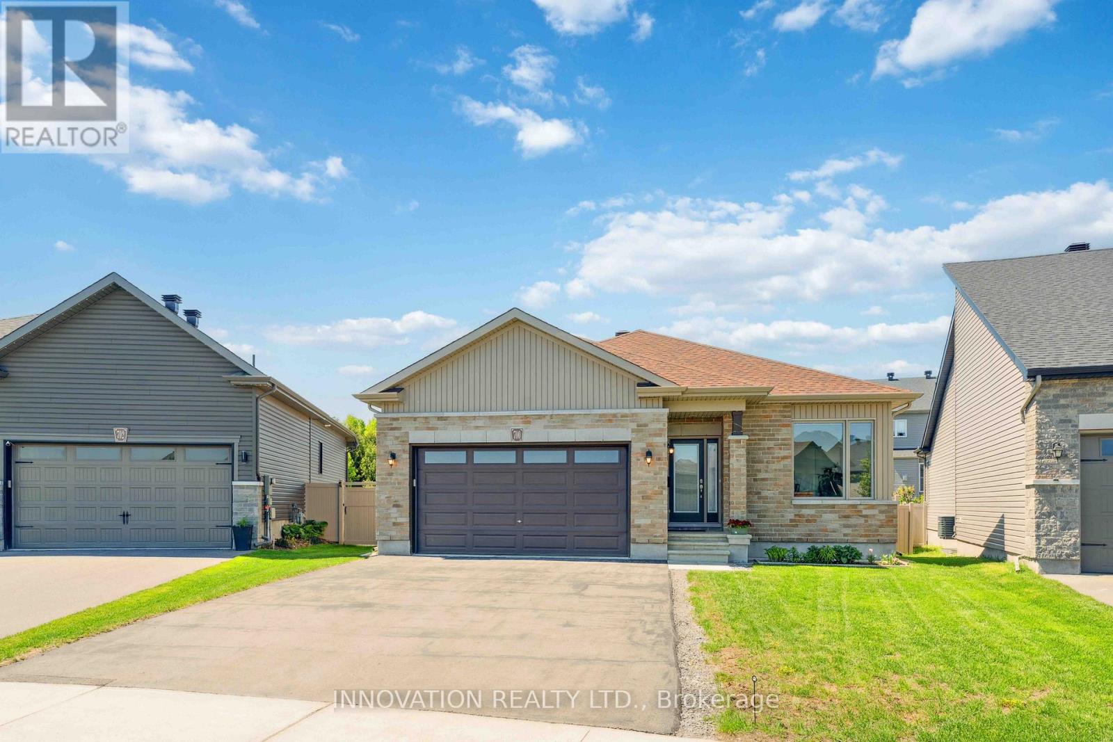 700 Parade Drive, Ottawa, Ontario  K2S 0Z3 - Photo 2 - X12177767