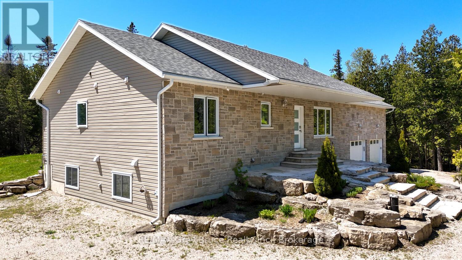 114 Pike Street, Northern Bruce Peninsula, Ontario N0H 1W0 - Photo 10 - X12177750