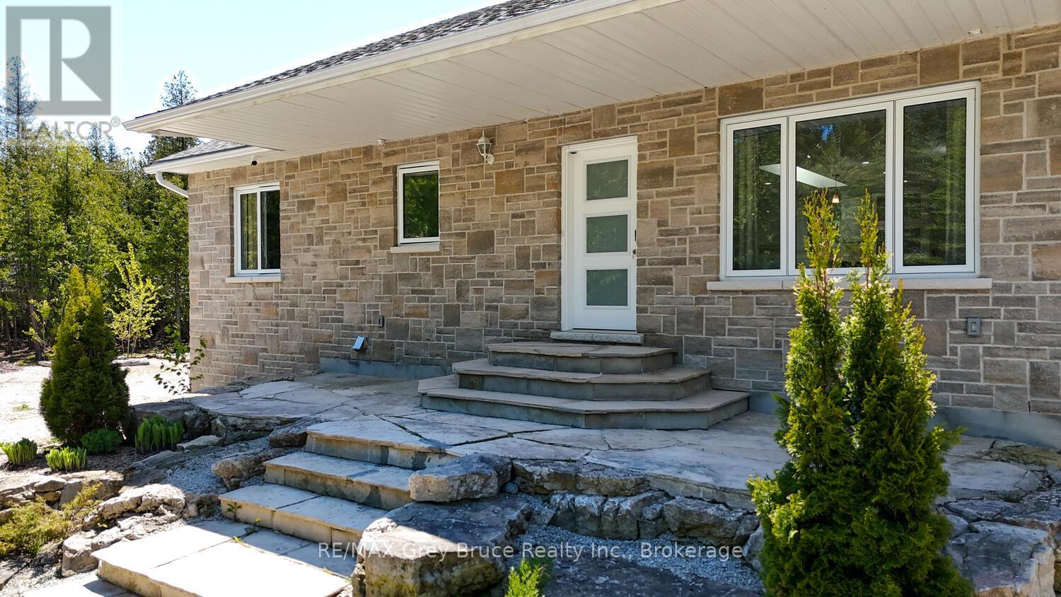 114 Pike Street, Northern Bruce Peninsula, Ontario N0H 1W0 - Photo 12 - X12177750
