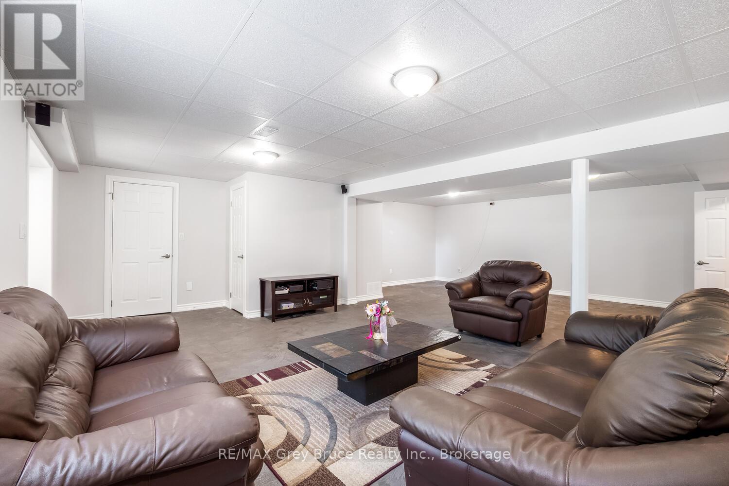 114 Pike Street, Northern Bruce Peninsula, Ontario N0H 1W0 - Photo 32 - X12177750