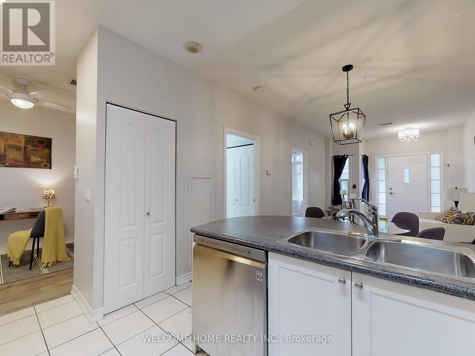 Gv 124 - 17 Barberry Place, Toronto, Ontario  M2K 3E2 - Photo 16 - C12177720