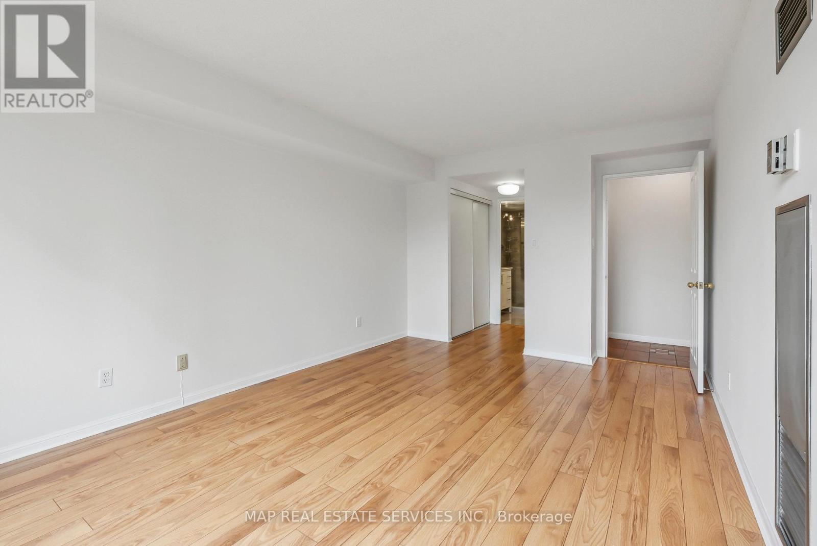 202 - 110 Promenade Circle, Vaughan, Ontario  L4J 7W8 - Photo 32 - N12177718