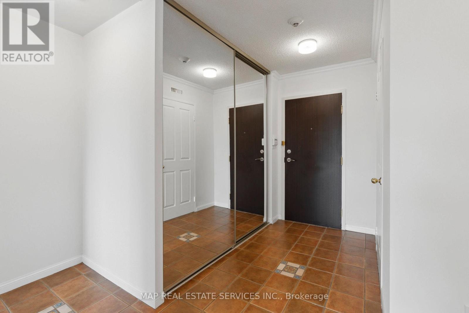 202 - 110 Promenade Circle, Vaughan, Ontario  L4J 7W8 - Photo 7 - N12177718