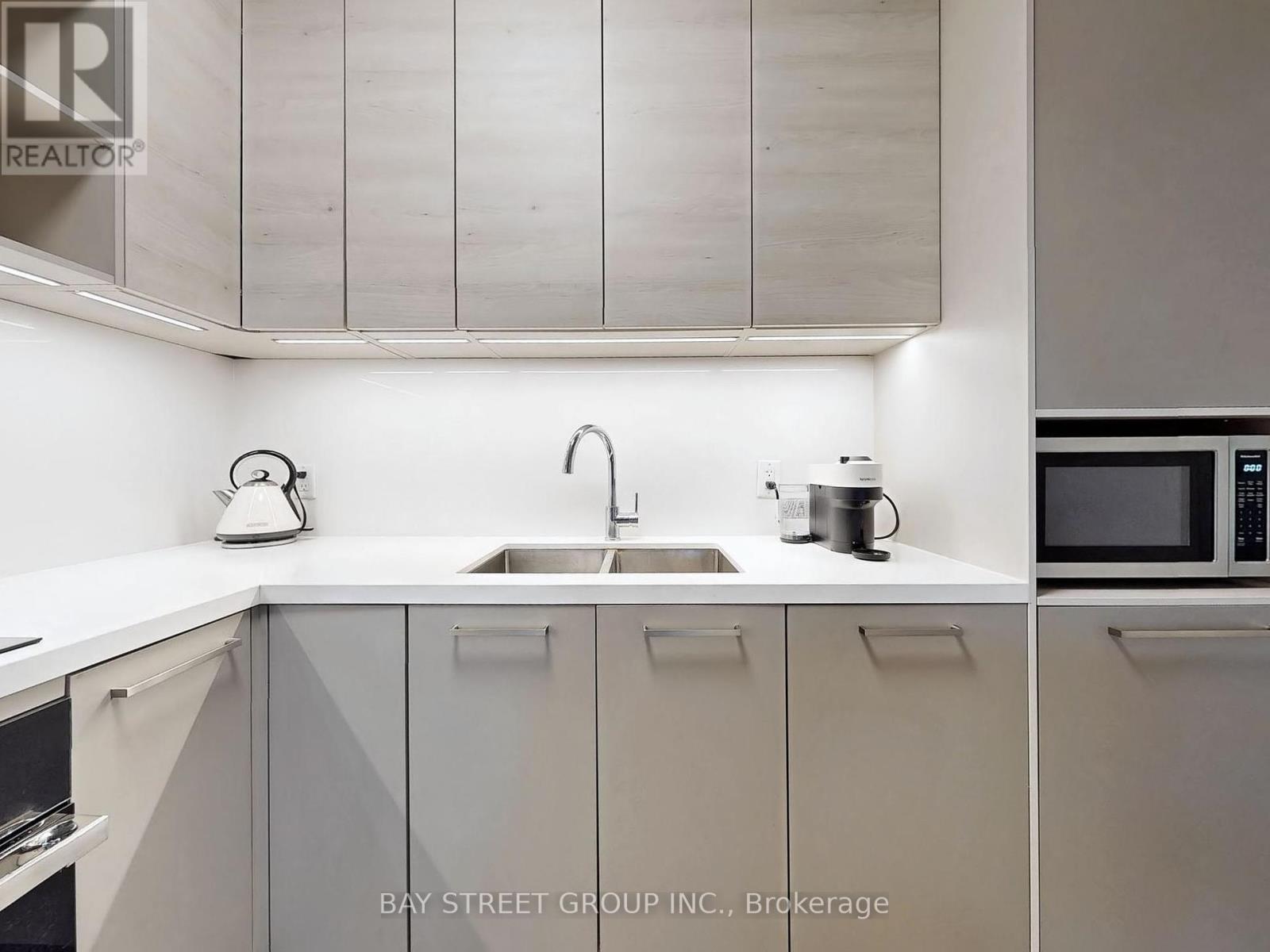 207 B - 38 Gandhi Lane, Markham, Ontario  L3T 0G9 - Photo 13 - N12177735