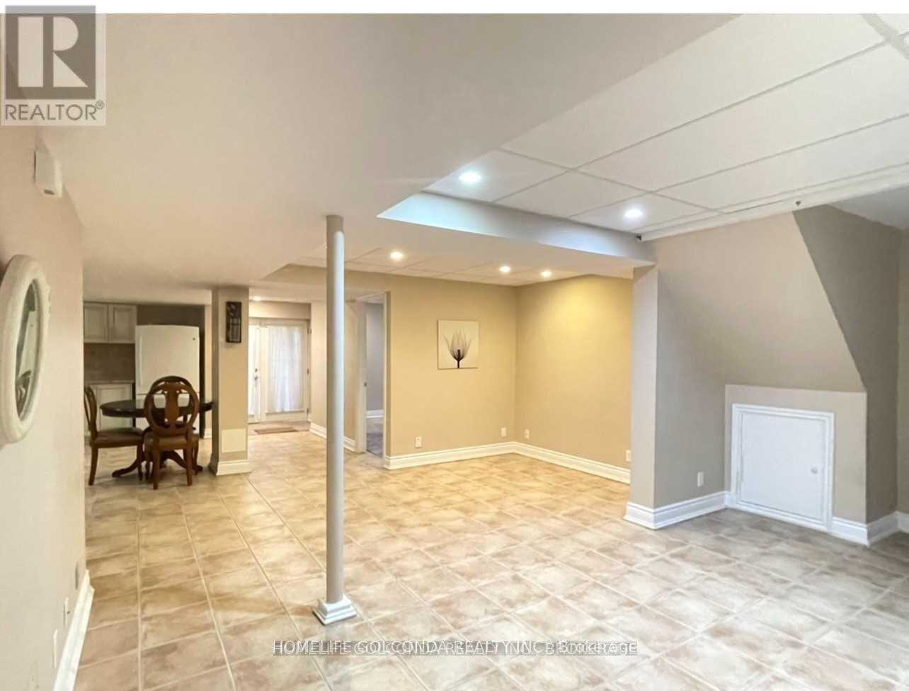 33 Hammerstone Crescent, Vaughan, Ontario  L4J 8B4 - Photo 4 - N12177747