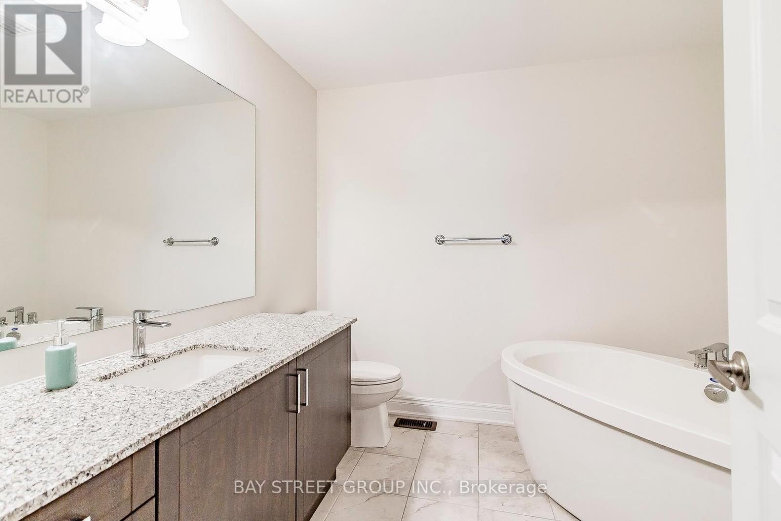 53 Drizzel Crescent, Richmond Hill, Ontario  L4E 1G8 - Photo 12 - N12177761