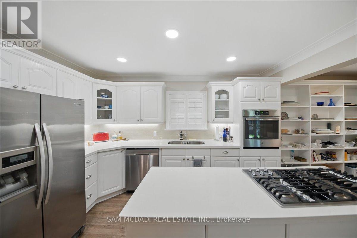 81 Chisholm Street, Oakville, Ontario  L6K 3H8 - Photo 10 - W12177726