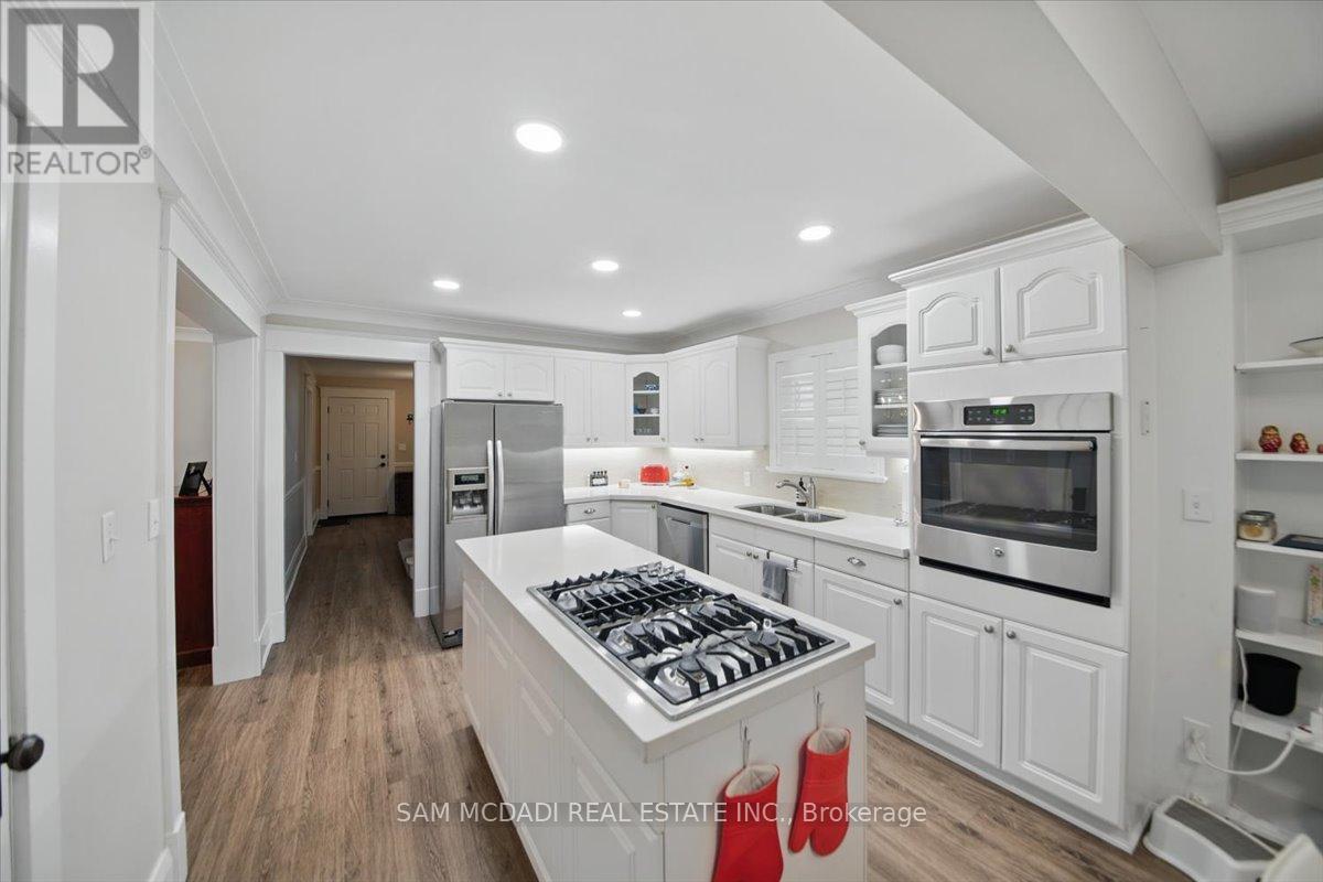 81 Chisholm Street, Oakville, Ontario  L6K 3H8 - Photo 11 - W12177726