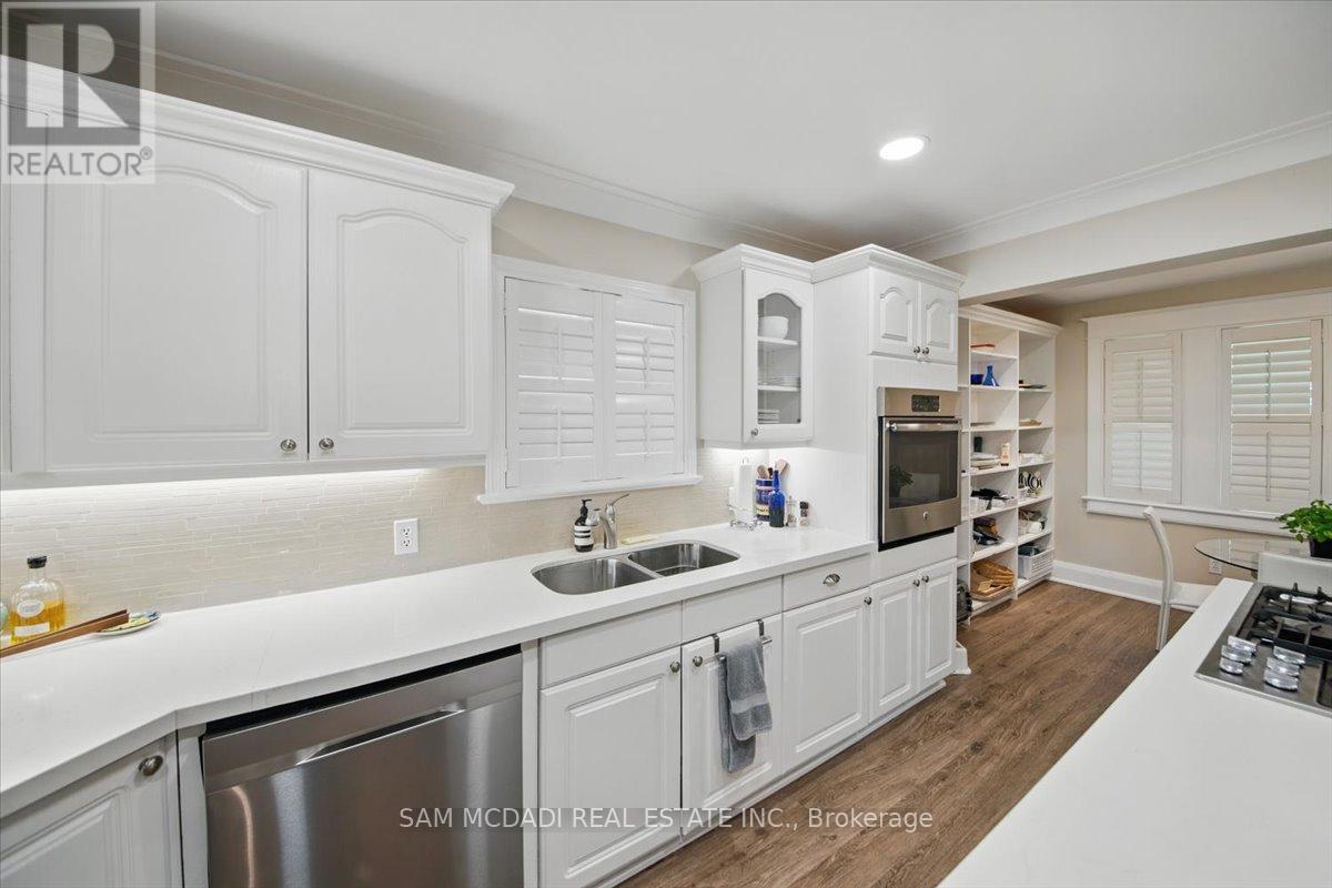 81 Chisholm Street, Oakville, Ontario  L6K 3H8 - Photo 12 - W12177726