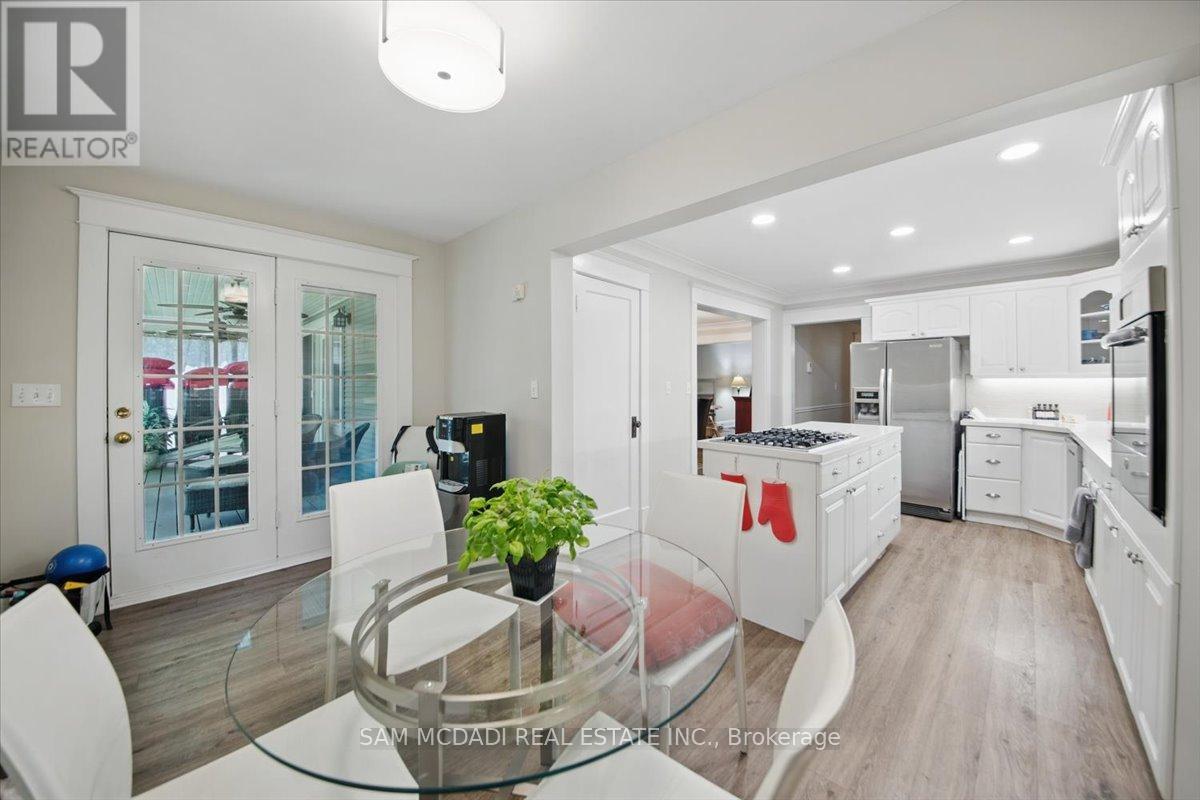 81 Chisholm Street, Oakville, Ontario  L6K 3H8 - Photo 14 - W12177726