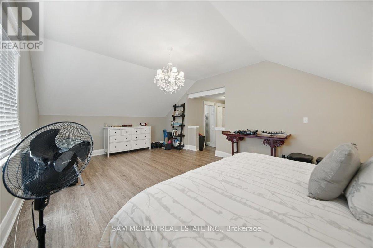 81 Chisholm Street, Oakville, Ontario  L6K 3H8 - Photo 35 - W12177726
