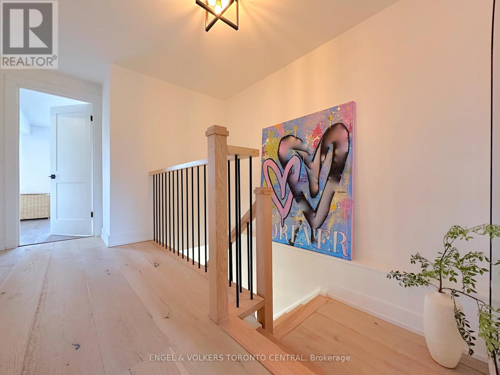 1497 Lancaster Drive, Oakville, Ontario  L6H 2T2 - Photo 20 - W12177764