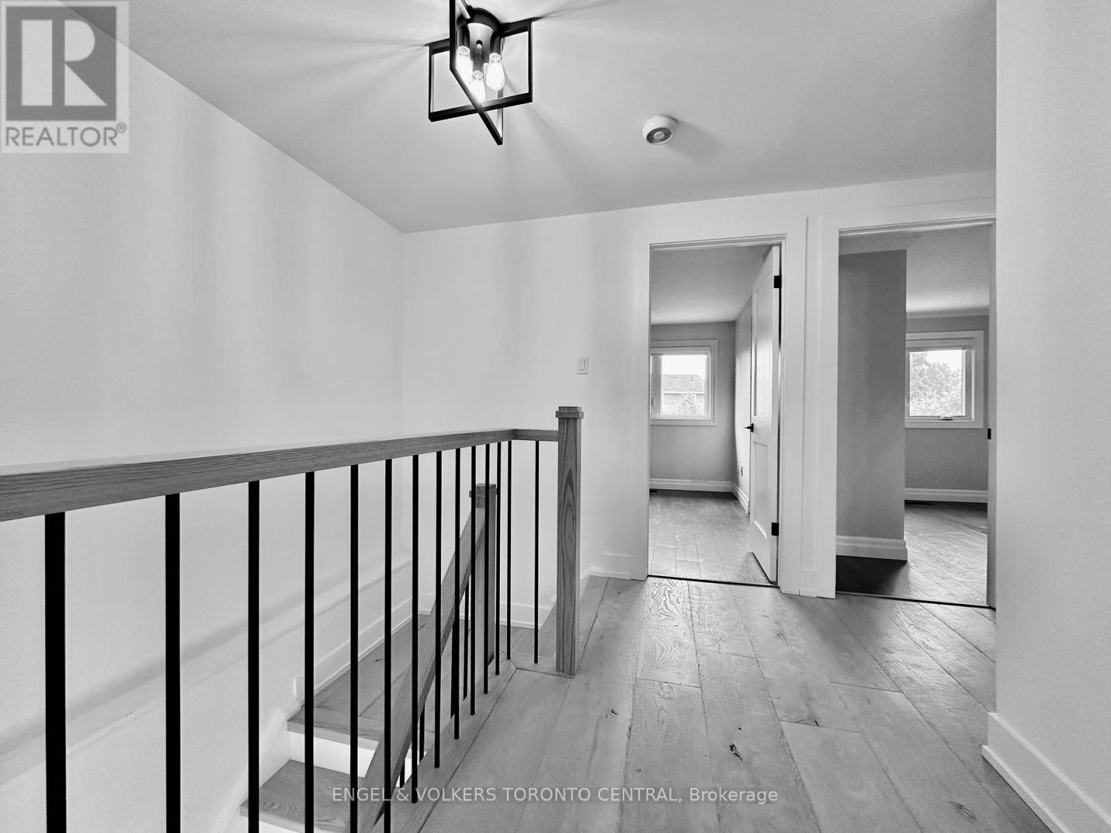 1497 Lancaster Drive, Oakville, Ontario  L6H 2T2 - Photo 29 - W12177764
