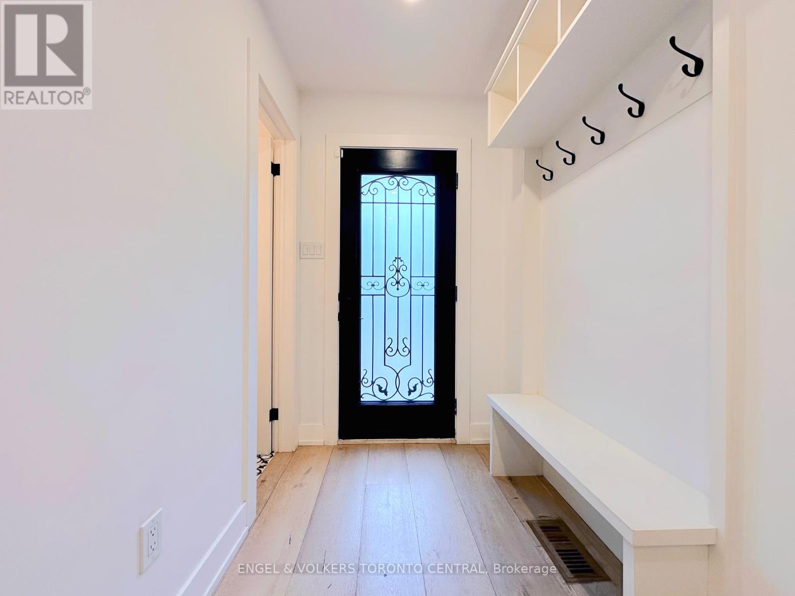 1497 Lancaster Drive, Oakville, Ontario  L6H 2T2 - Photo 3 - W12177764
