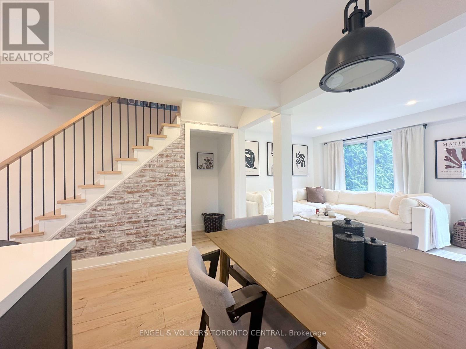 1497 Lancaster Drive, Oakville, Ontario  L6H 2T2 - Photo 31 - W12177764