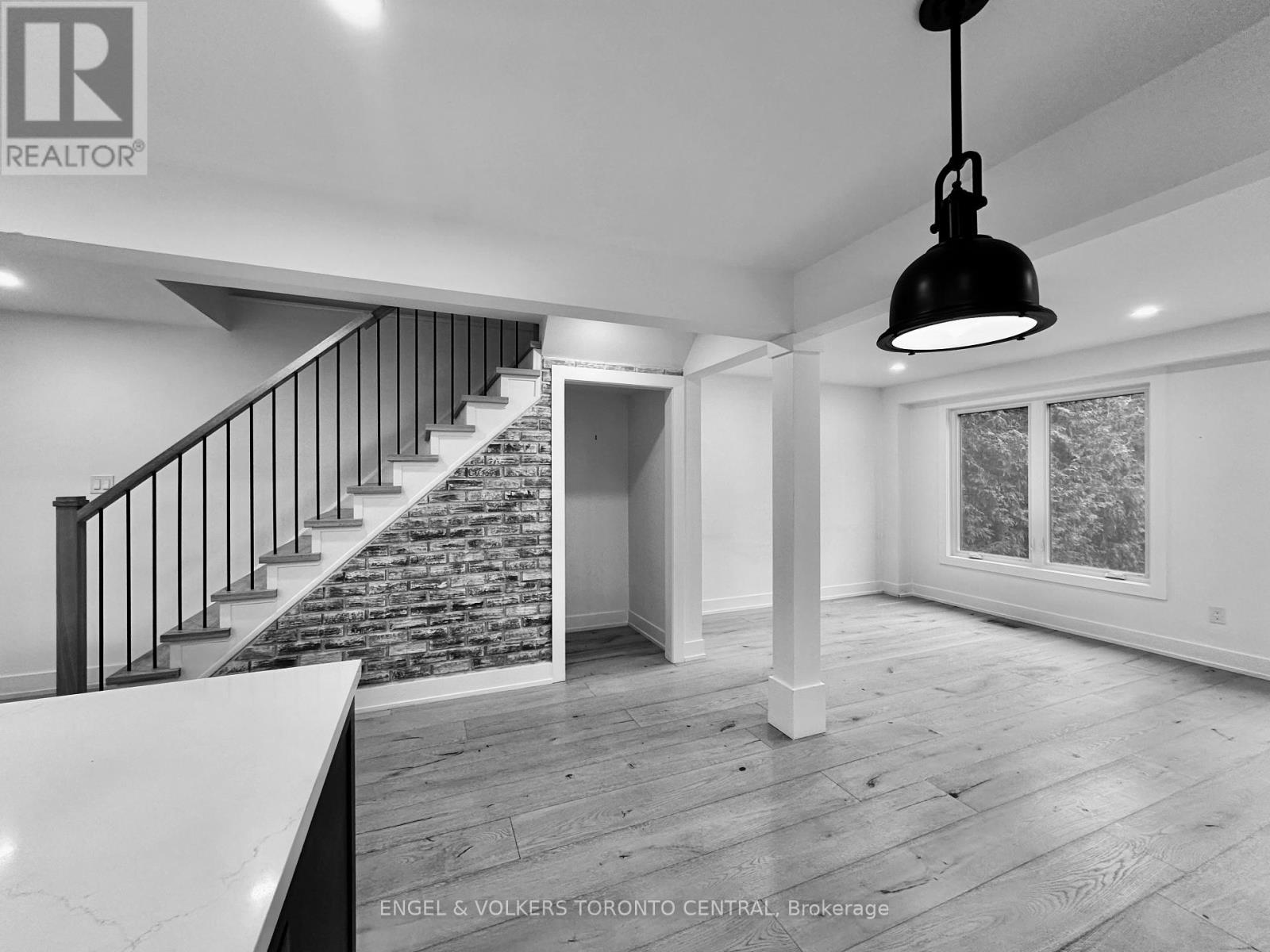 1497 Lancaster Drive, Oakville, Ontario  L6H 2T2 - Photo 35 - W12177764