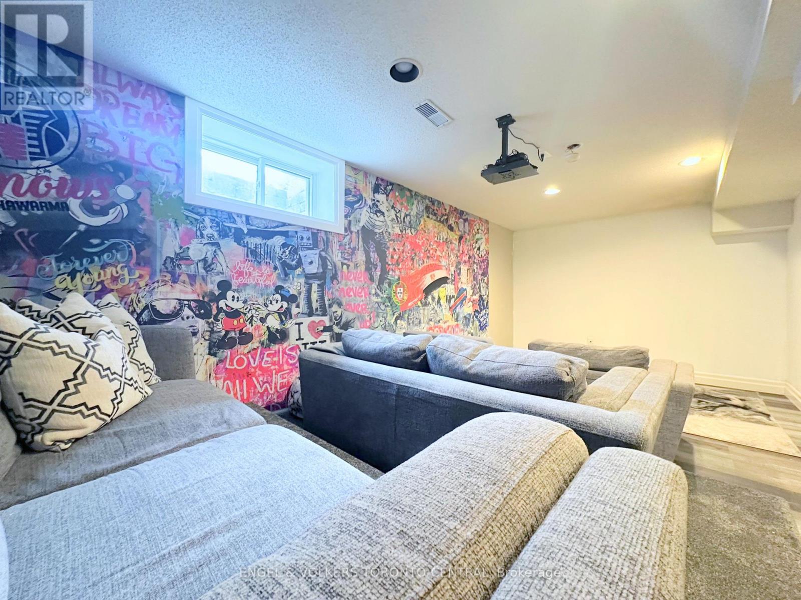 1497 Lancaster Drive, Oakville, Ontario  L6H 2T2 - Photo 36 - W12177764