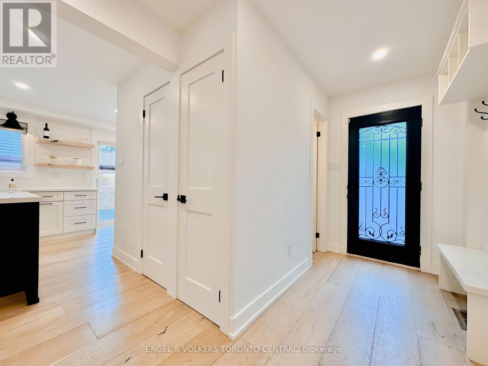 1497 Lancaster Drive, Oakville, Ontario  L6H 2T2 - Photo 39 - W12177764